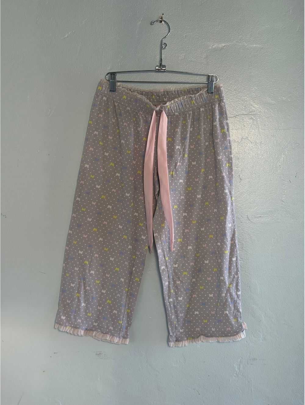 JENNI Women's Cozy Gray Pajama Pants with Pink Drawstring and Bow Pattern